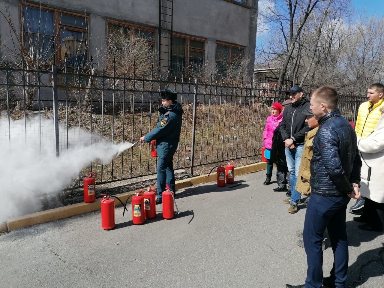 В Физкультурно-спортивном центре городского округа Спасск-Дальний прошло  занятие по пожарной безопасности - Новости - Главное управление МЧС России  по Приморскому краю