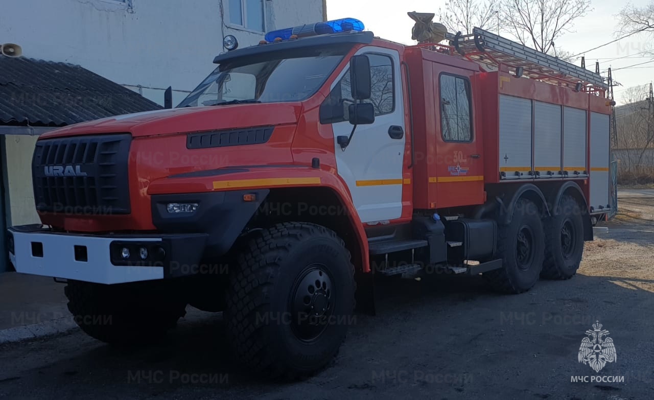 Автопарк 6-го пожарно-спасательного отряда пополнился пожарной  автоцистерной нового образца - Новости - Главное управление МЧС России по  Приморскому краю