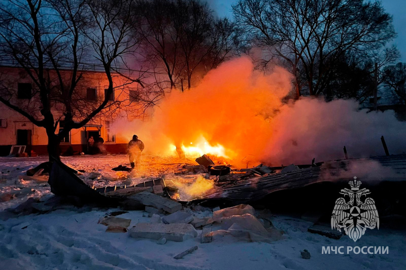 Пожарные ликвидировали возгорание частного гаража в Уссурийске