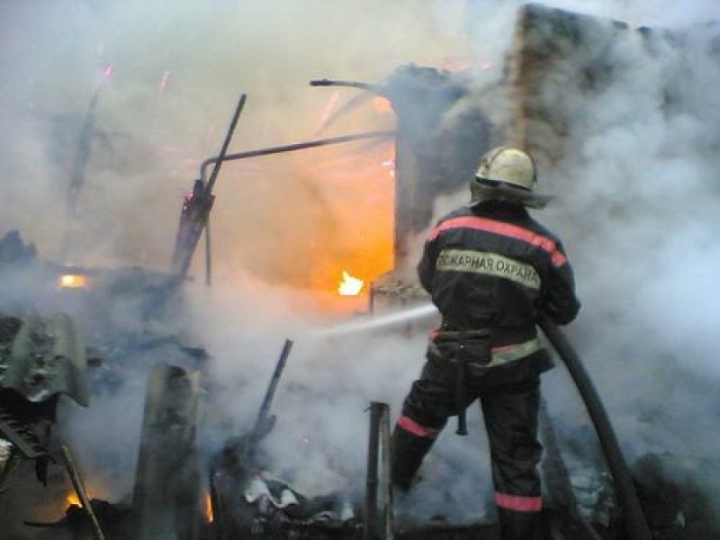 Пожарные ликвидировали возгорание грузового автомобиля в Михайловском районе