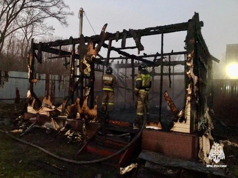 Пожар в частном доме в Артеме унес жизни 2 человек